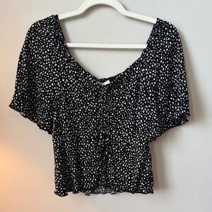 URBAN Romantics Black and White Flutter Sleeve Crop Blouse